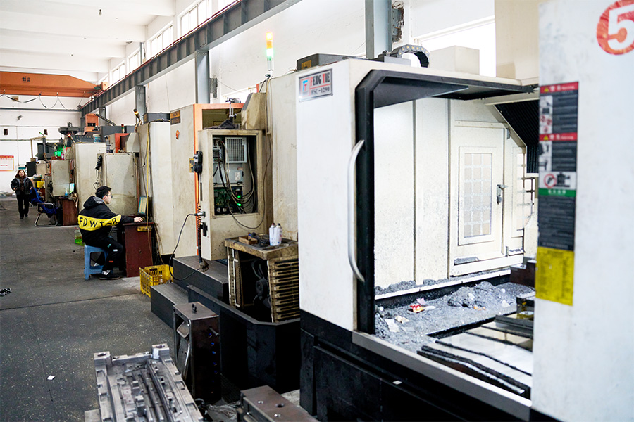 Taizhou Huangyan Haiquan Plastic Mold Co., Ltd.