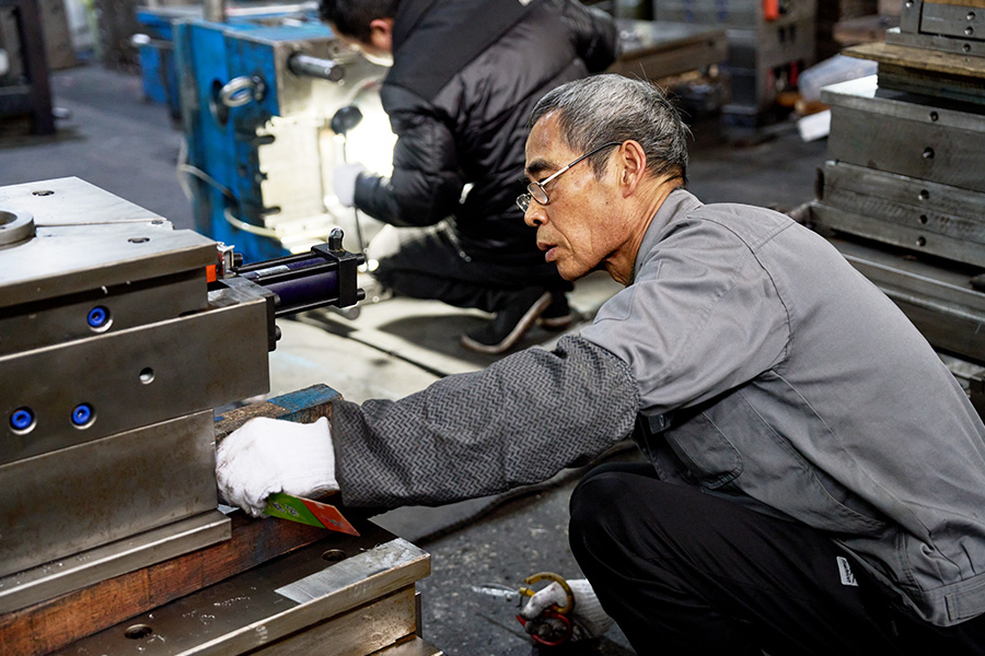 Taizhou Huangyan Haiquan Plastic Mold Co., Ltd.